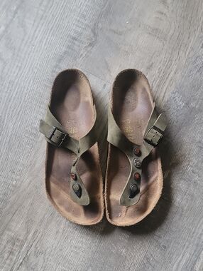 Women's Size 42 Birkenstocks Olive Green Beaded Toe-Post Sandals